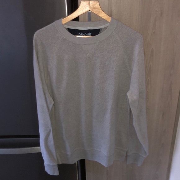 Super soft sweater from Southern Tide - Picture 1 of 3
